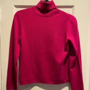In Cashmere bright pink cashmere turtleneck